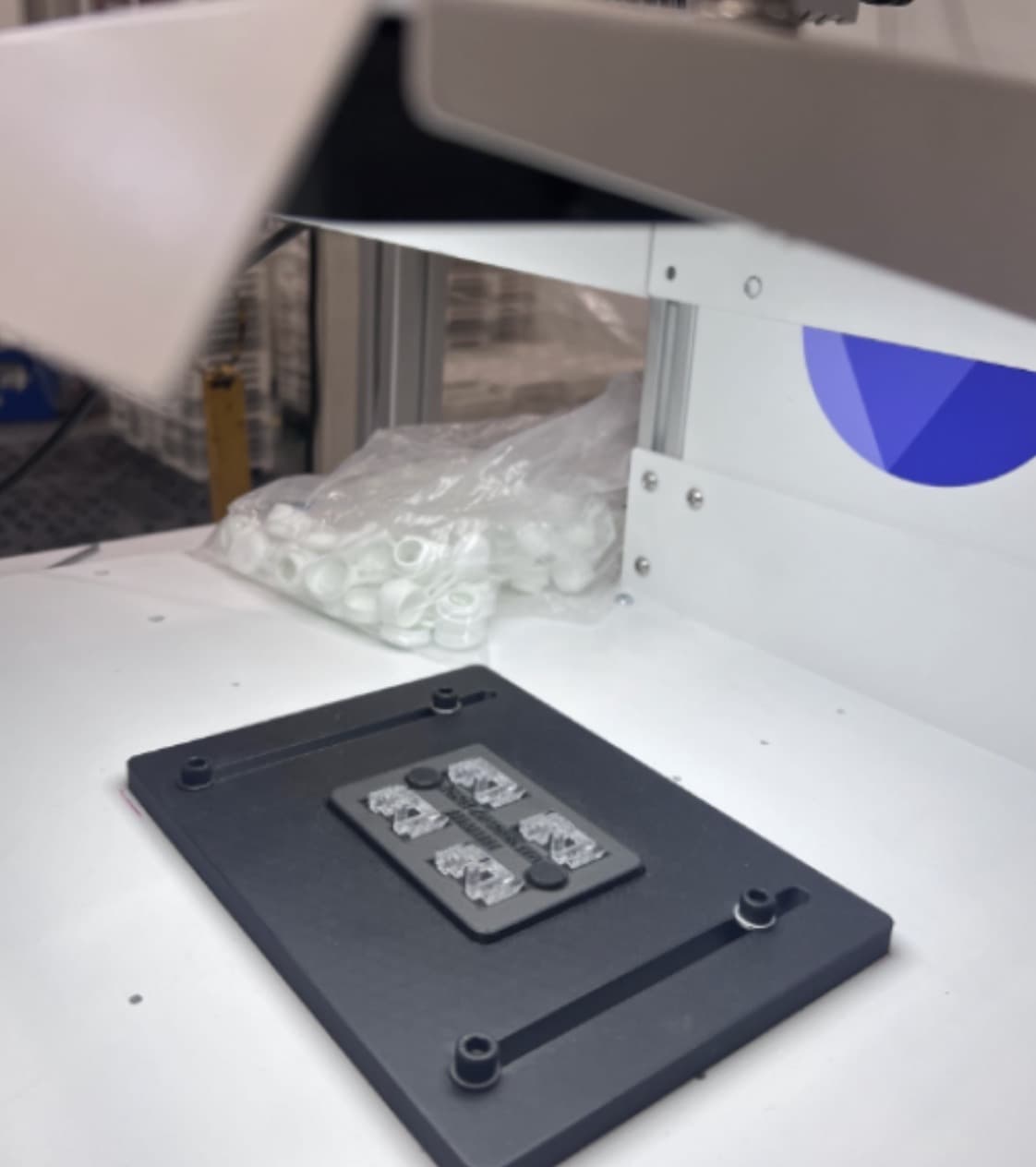 Kiểm tra các chi tiết đúc trong suốt